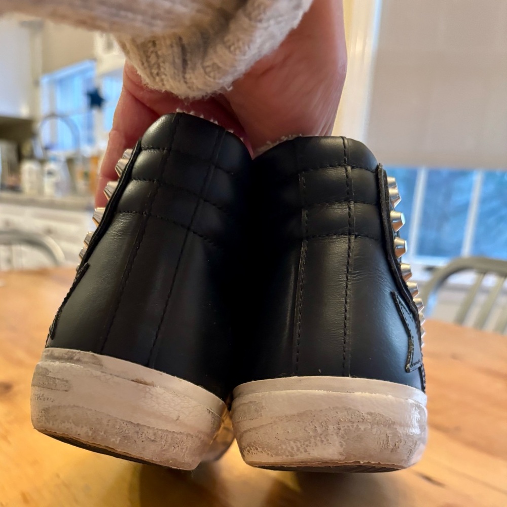 Golden Goose
Women's Slide Classic Leather Sneakers, Size 7, worn twice. - Picture 6 of 16
